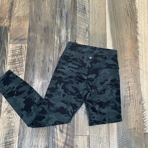 Lululemon high rise camo 7/8 leggings 6